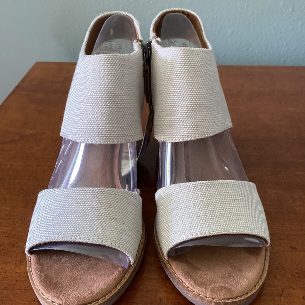 TOMs Majorca cut out in natural linen Size 9